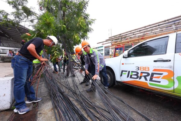 AIS ผนึกกำลัง กสทช. กทม. การไฟฟ้านครหลวง และสมาคมโทรคมนาคม เดินหน้าภารกิจจัดระเบียบสายสื่อสารบริเวณถนนงามวงศ์วาน